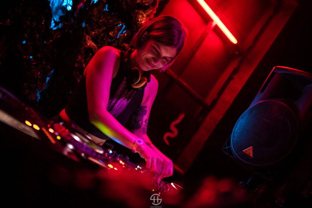 16_babilonska_please-tag-samarheidi